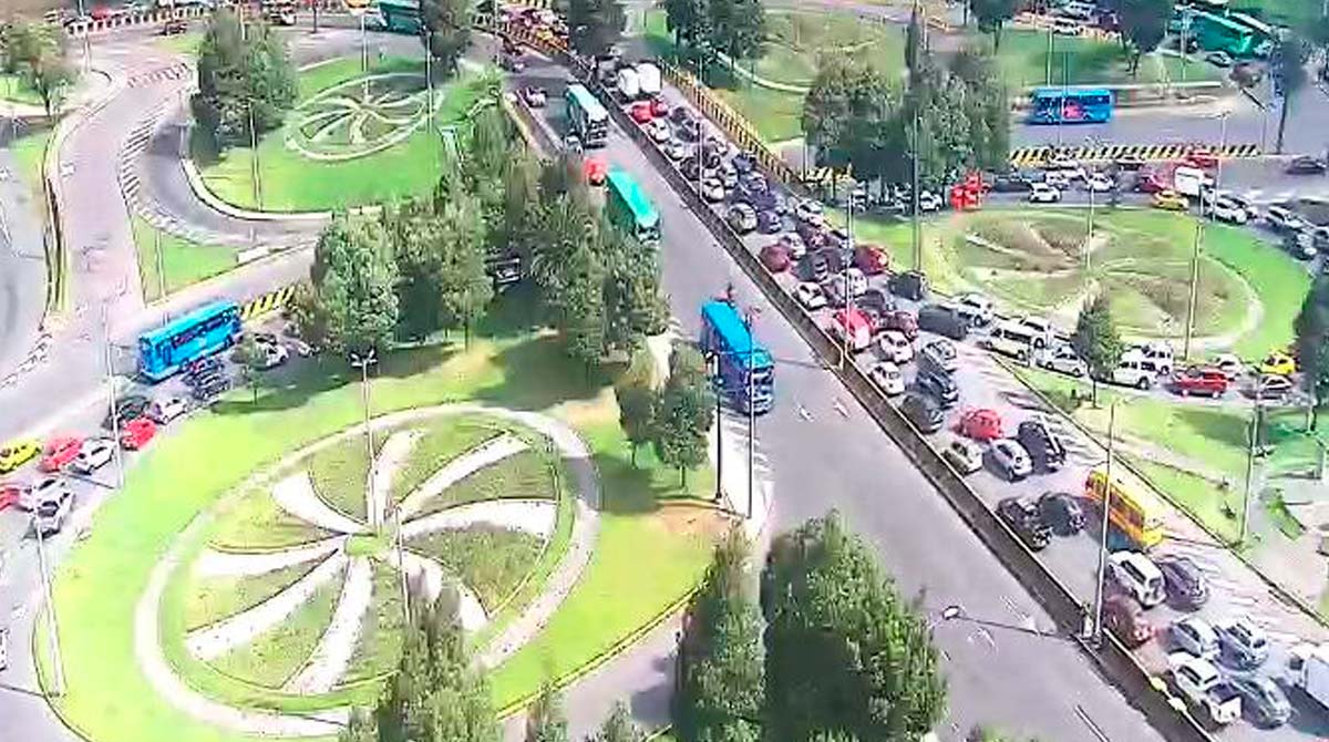 El siniestro provocó el cierre de un carril de la Autopista General Rumiñahui, en sentido Quito - Valle. Foto: ECU 911