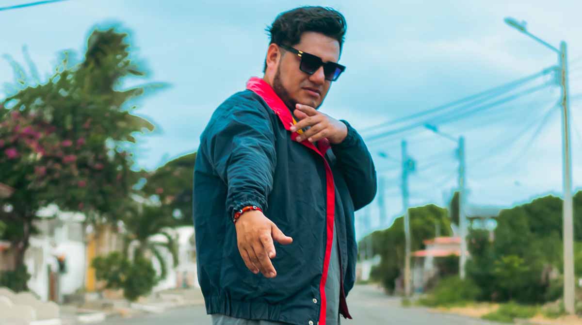 David Manuel González Vélez, cantante ecuatoriano de música urbana conocido como ‘El Versátil’, falleció en un accidente de tránsito. Foto: Facebook
