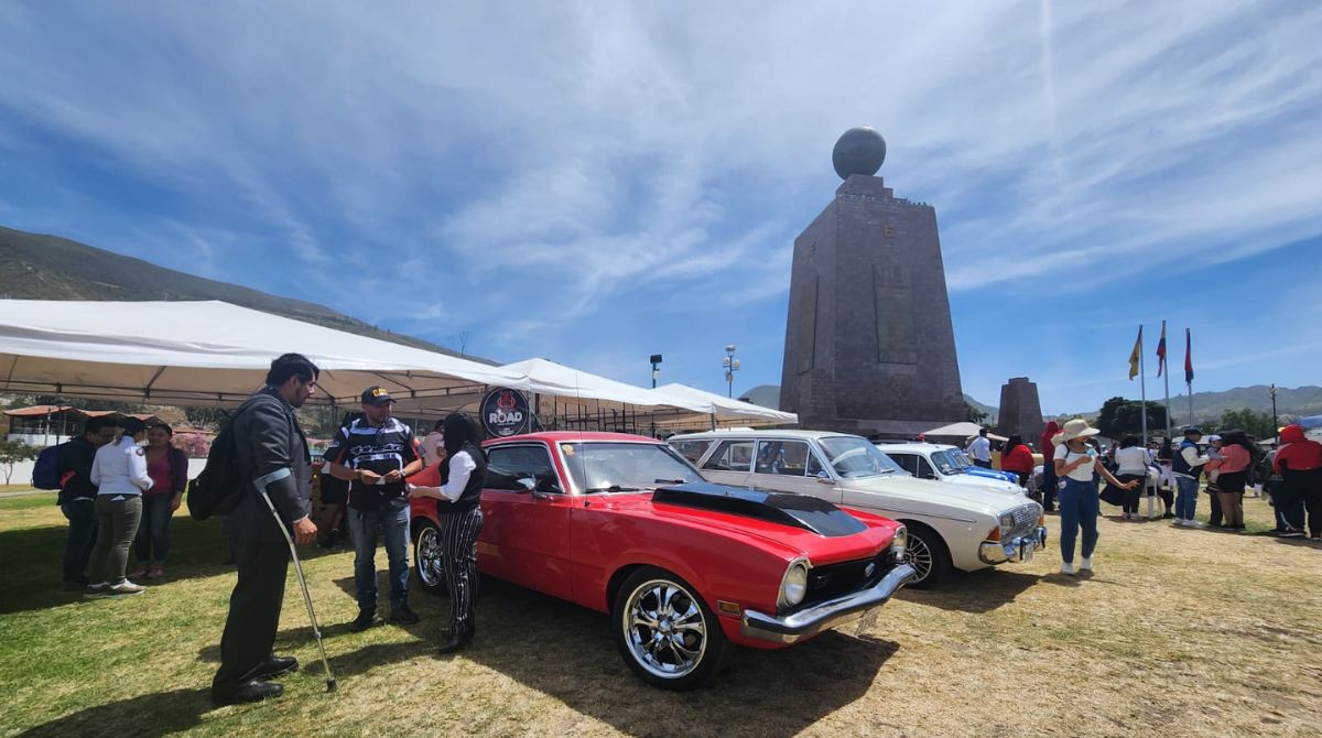 Los autos clásicos formaron parte del festejo por el Día del Padre. Evelyn Jácome / EL COMERCIO