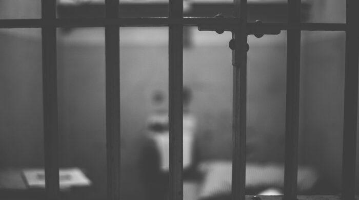 Imagen referencial. Hombre finge estar en la cárcel para no ir a trabajar. Foto: Pixabay