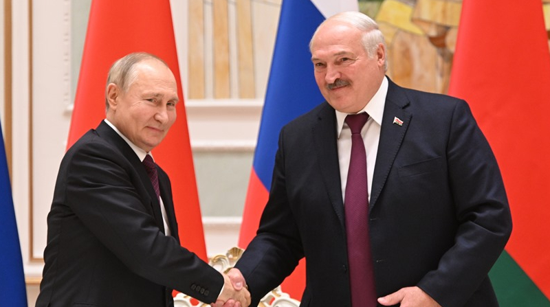 El presidente bielorruso, Alexander Lukashenko anuncia que el jefe de Grupo Wagner ya llegó a Bielorrusia. Foto: EFE
