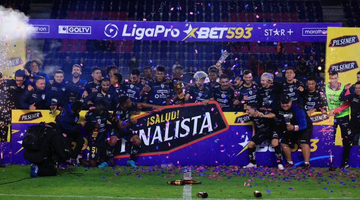 Los jugadores de Independiente del Valle celebran la obtención de ganar la primera etapa de la LigaPro. Foto: IDV