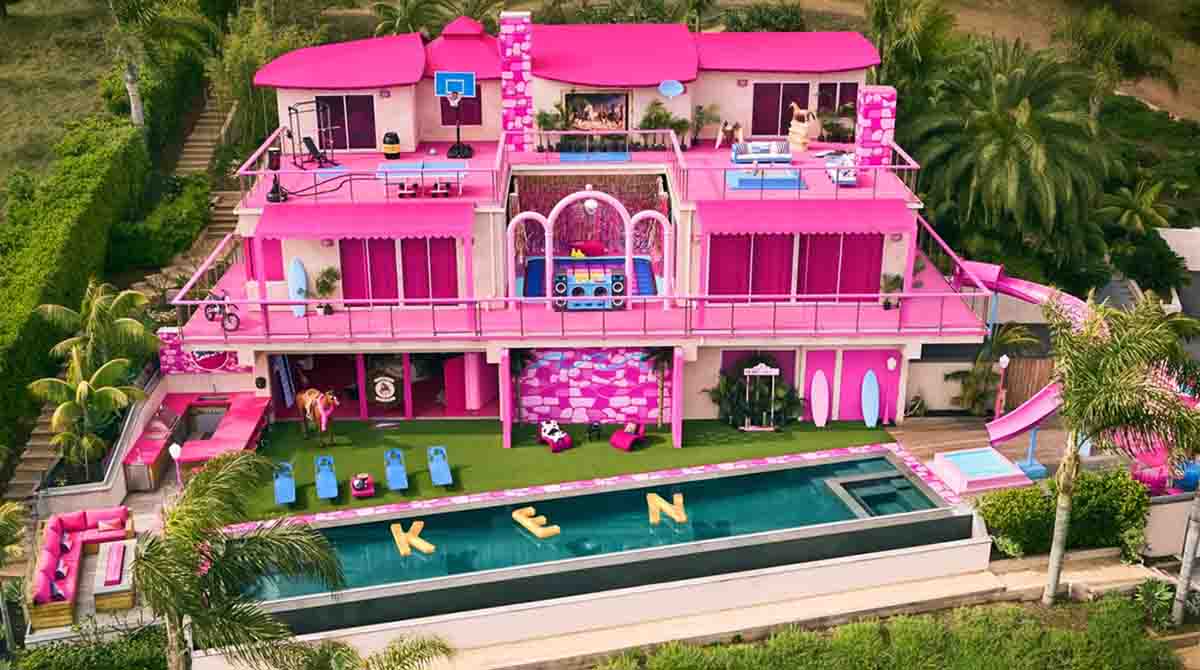 Airbnb anunció que la Casa de Barbie en Malibú estará disponible en julio de 2023. Foto: Airbnb