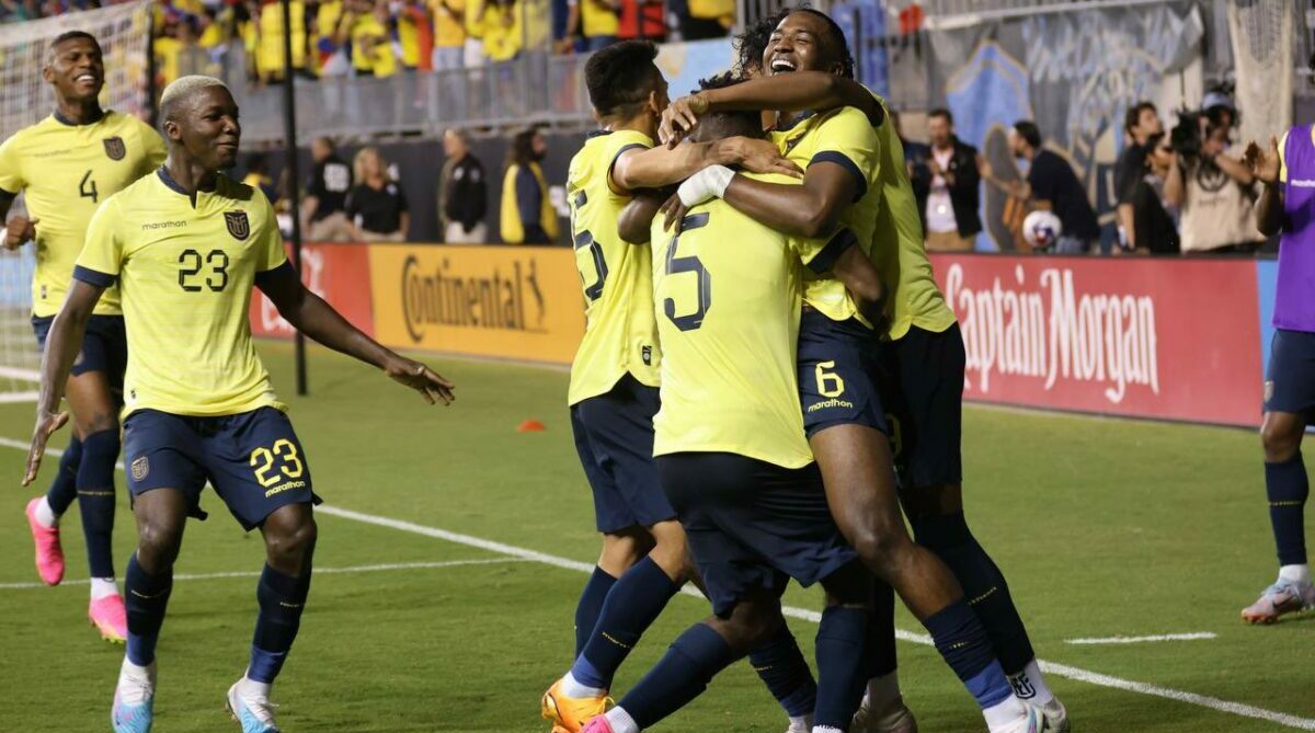 Los jugadores de la Selección de Ecuador celebran uno de los goles anotados ante Costa Rica. Foto: La Tri