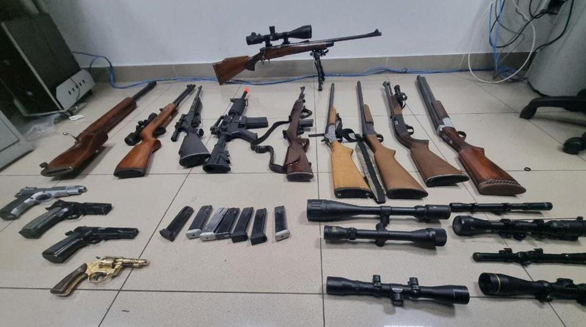 La Policía localizó un centro de almacenamiento de armas en Quito. Foto: Policía Nacional
