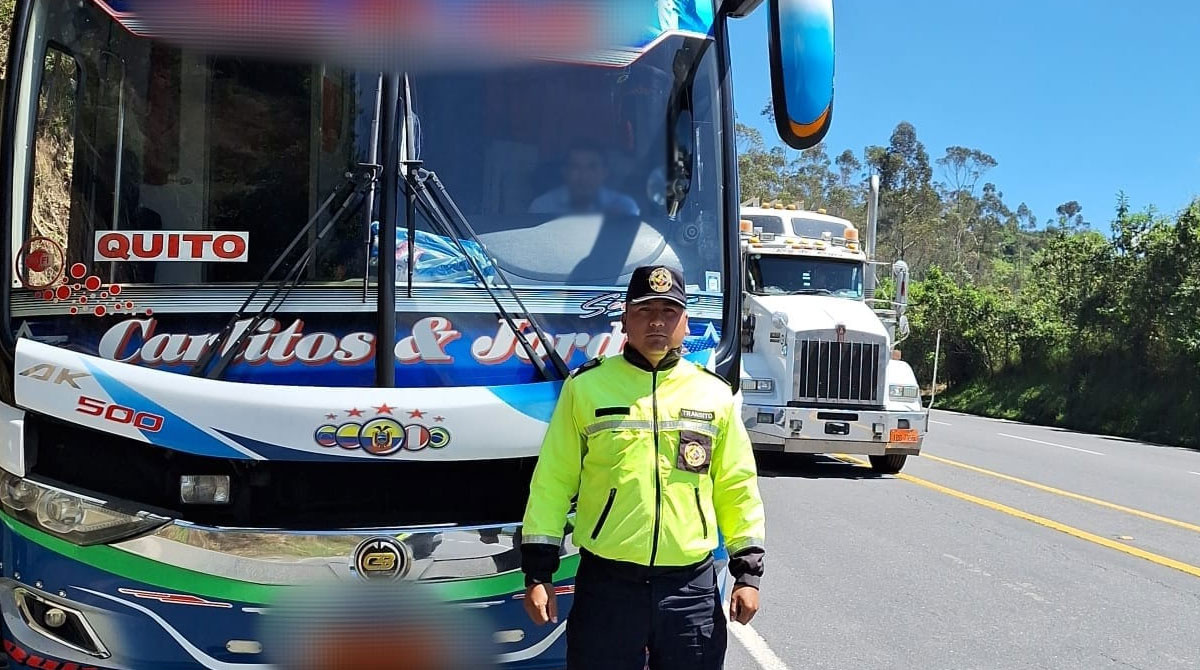 El bus involucrado en el siniestro se dirigía a Quito, por la vía Alóag- Santo Domingo. Foto: Cortesía CTE