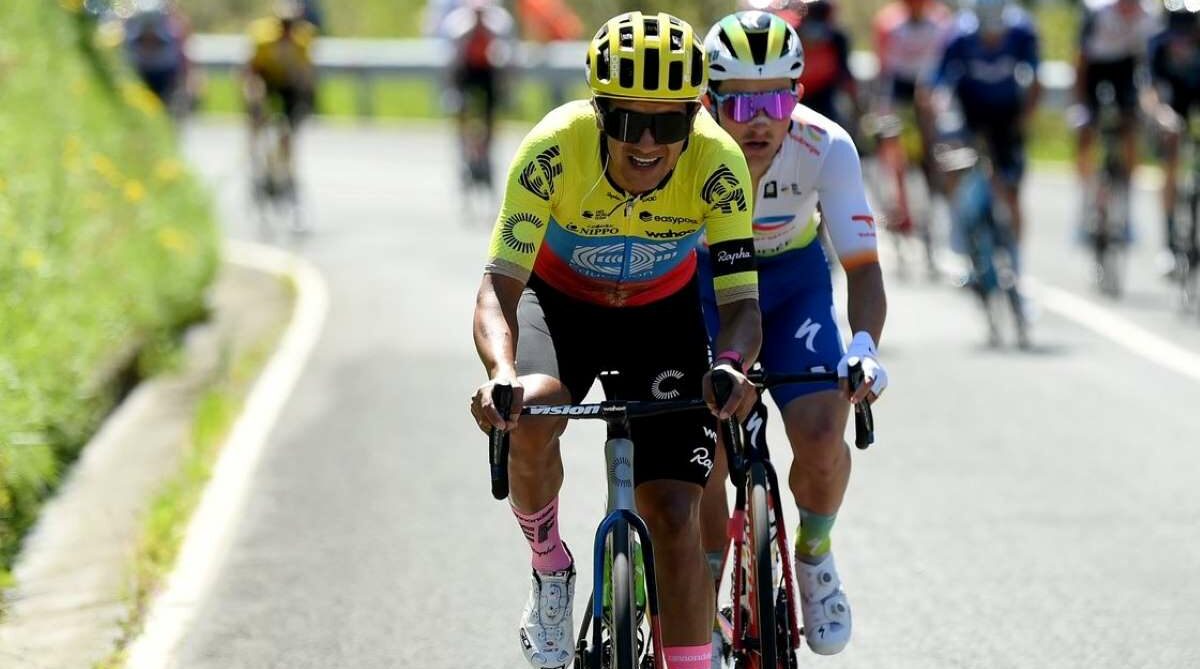 El campeón ecuatoriano Richard Carapaz lidera al EF Education-EasyPost en el Tour de Francia. Foto: @EFprocycling