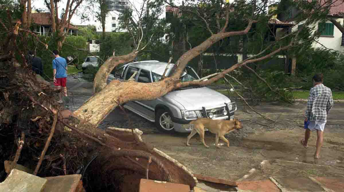 Al menos 11 muertos y 15 desaparecidos por el paso de un ciclón por el sur de Brasil. Foto: EFE