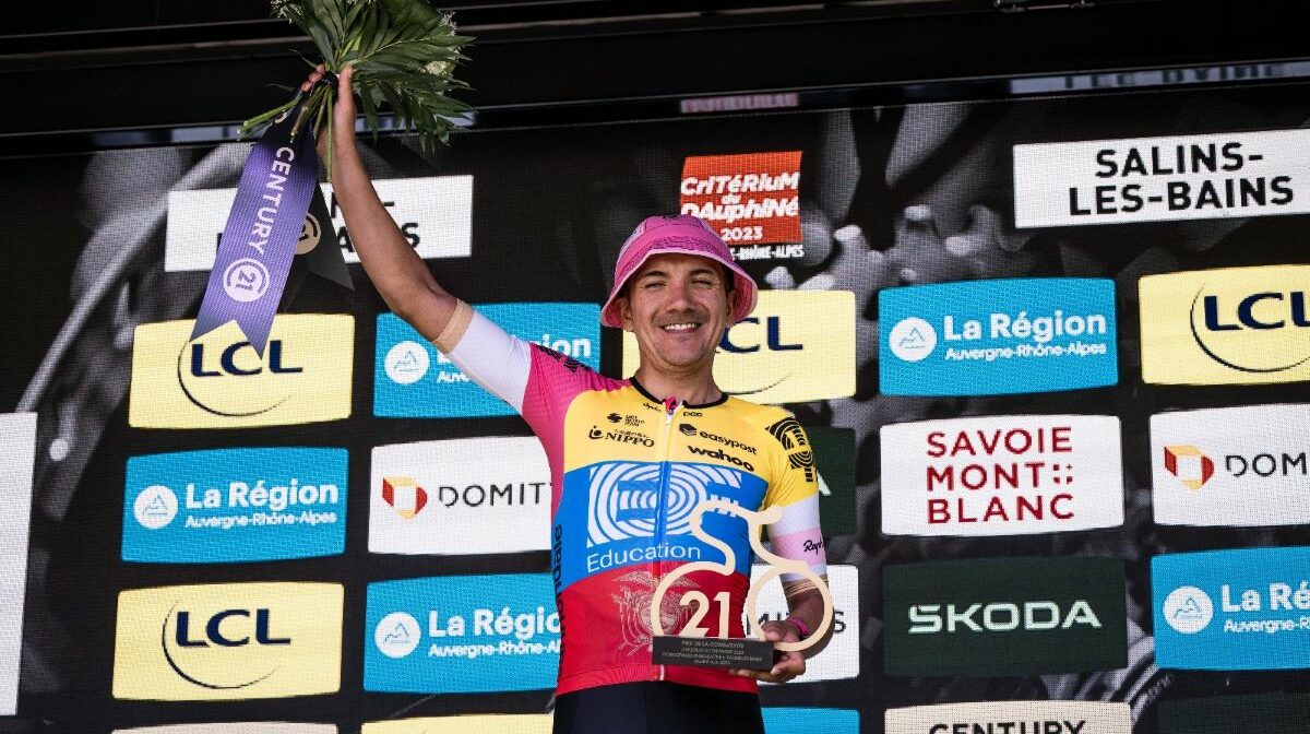 Richard Carapaz fue reconocido como el ciclista más combativo de la etapa 5 en el Critérium del Dauphiné, en Francia. Foto: @dauphine