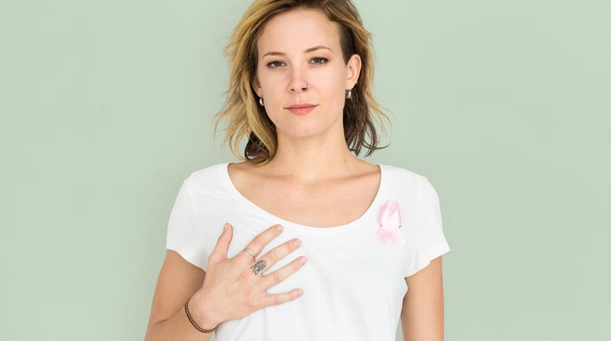 Imagen referencial. El diagnóstico a tiempo puede salvar la vida de las mujeres con cáncer de mama. Foto: Freepik