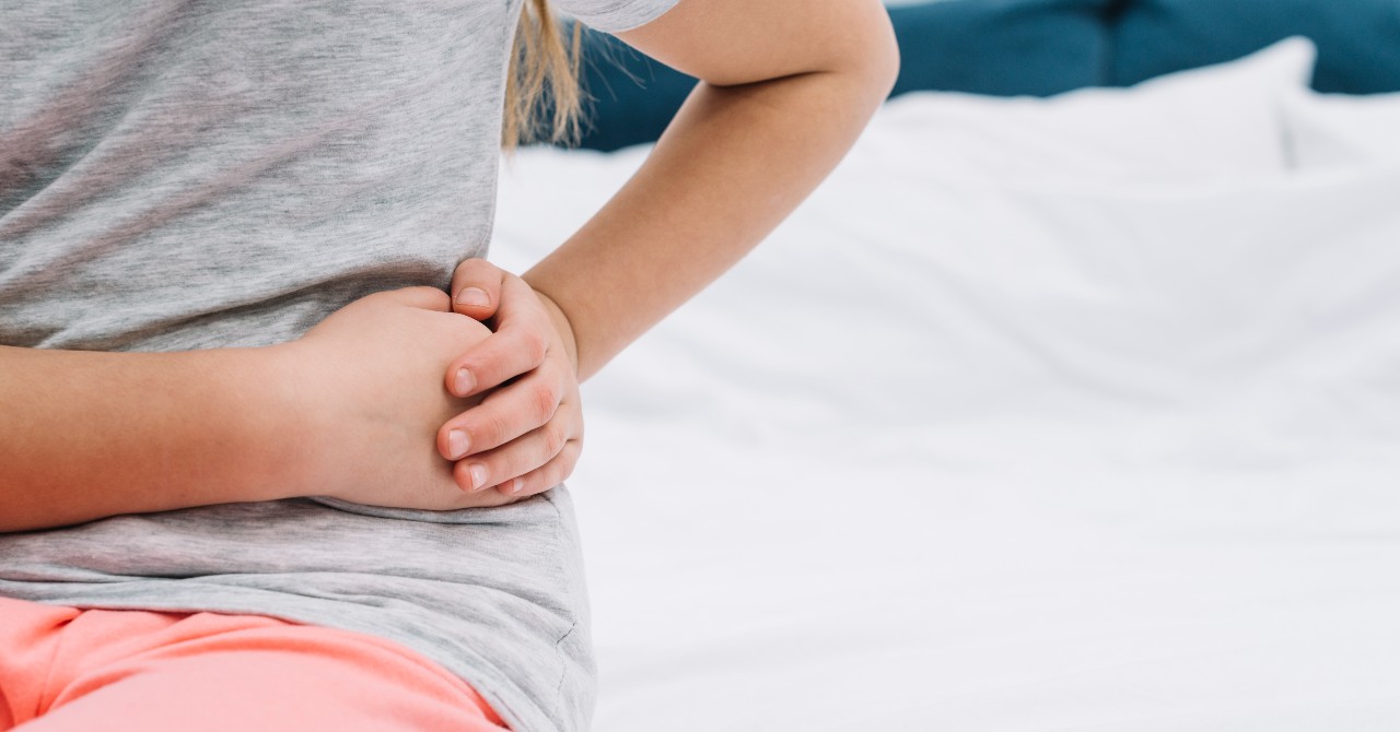 Según especialistas, el dolor abdominal en los niños está más relacionado al estreñimiento o la parasitosis. Foto: Freepik
