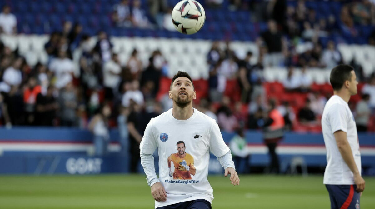 El jugador argentino Lionel Messi domina el balón. Foto: Archivo / EFE