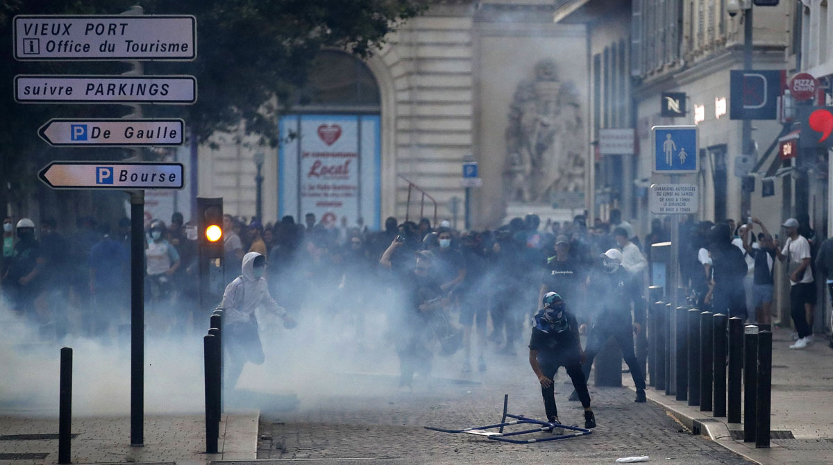 La marcha del orgullo en Marsella se suspendió este 1 de julio de 2023 en esa ciudad de Francia, en el marco de las protestas por la muerte de un adolescente a manos de la Policía. Foto: EFE