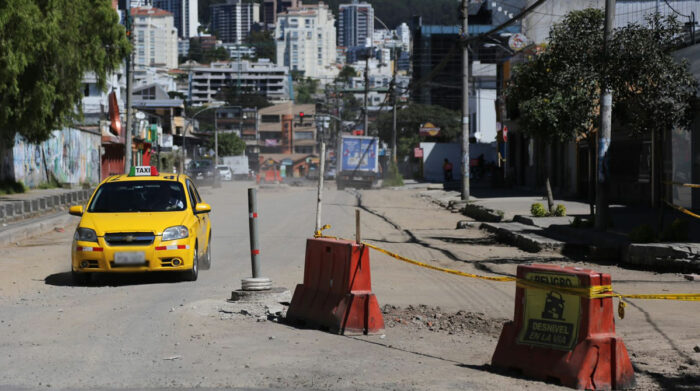 La falta de asfalto afectó la obra de arreglo de avenidas como la Isla Floreana, en Quito. Foto: Julio Estrella/ EL COMERCIO