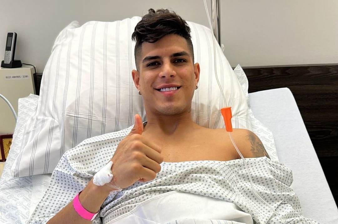 Piero Hincapié se lesionó en un partido con Ecuador y ya fue operado con éxito. Foto: @bayer04_es