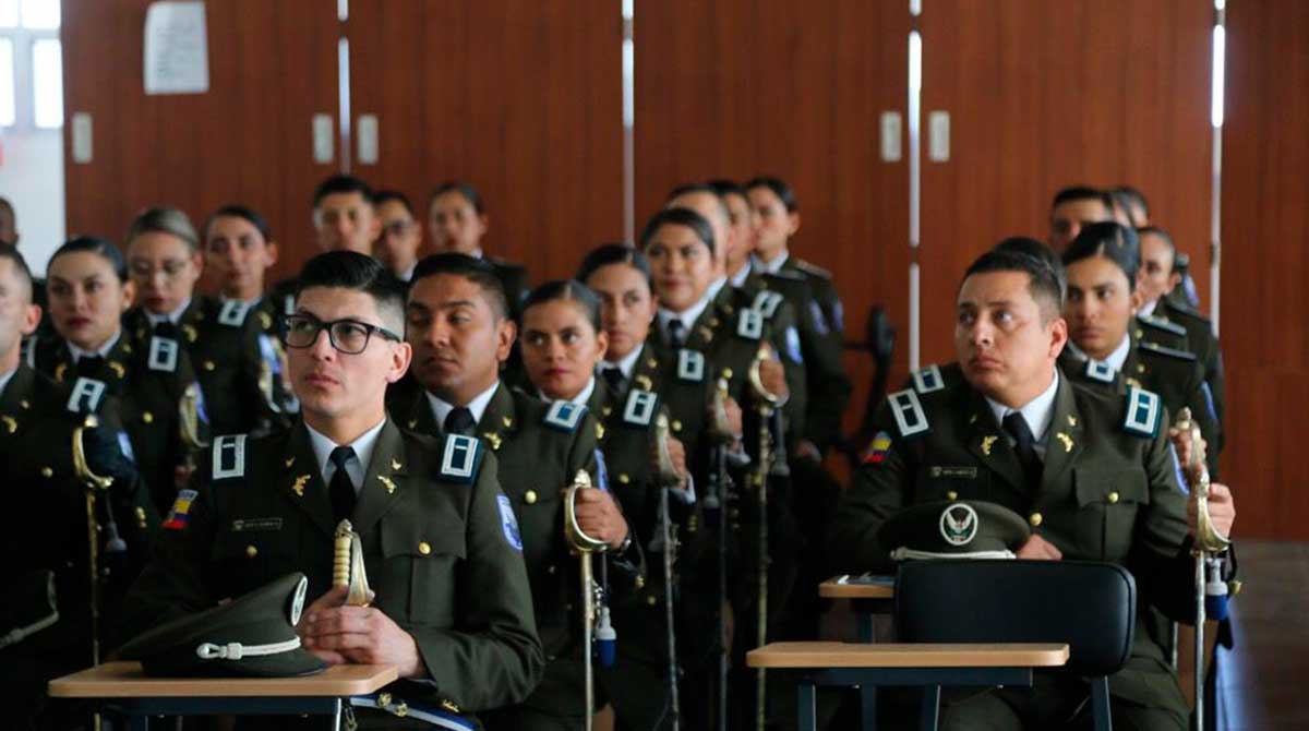 Inicio de actividades de policías recién graduados. Foto: Julio Estrella / EL COMERCIO