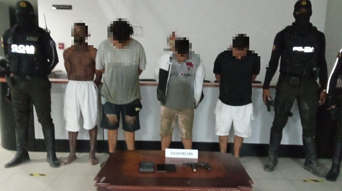 Una denuncia ciudadana permitió la aprehensión de los cuatro hombres y la liberación de la víctima. Foto: Policía Nacional