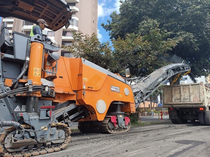 En la avenida Colón se trabaja por tramos para la colocación de pavimento rígido. Foto: Municipio de Quito