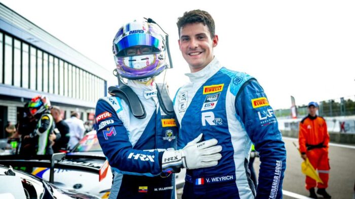 El ecuatoriano Mateo Villagómez (izq.) y francés Victor Weyrich se destacan en el campeonato GT4 de Francia. Foto: cortesía Mateo Villagómez