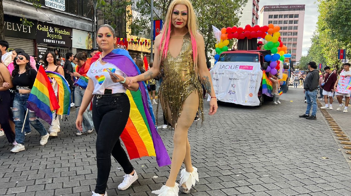 La marcha del Orgullo Quito 2023 recorrió la avenida Amazonas hasta la Casa de la Cultura Ecuatoriana. Foto: Ana Guerrero/ EL COMERCIO