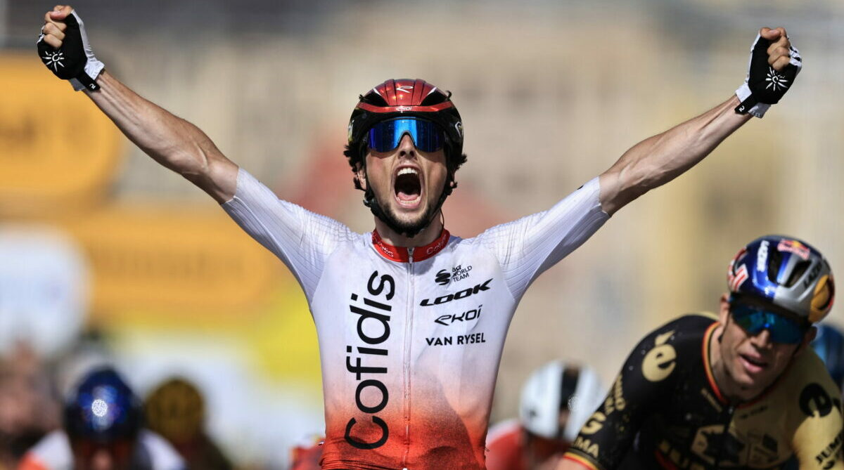 Victor Lafay, de Cofidis, celebra el triunfo en la segunda etapa del Tour de Francia, de 208,9 km. Foto: EFE