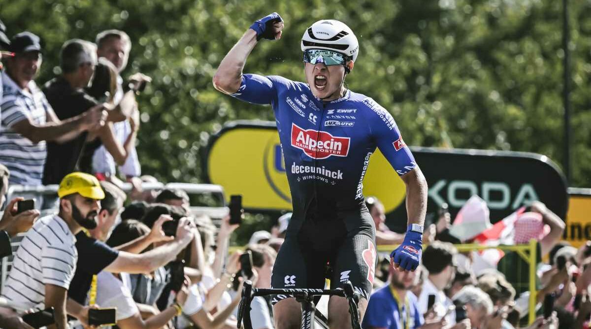 Jasper Philipsen celebra al ganar la etapa 3 del Tour de Francia 2023. Foto: @LeTour