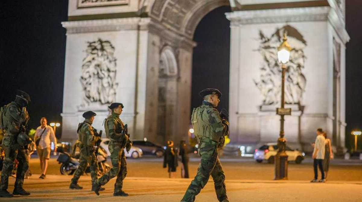 Continúan los disturbios en Francia por la muerte de un joven. Foto: EFE