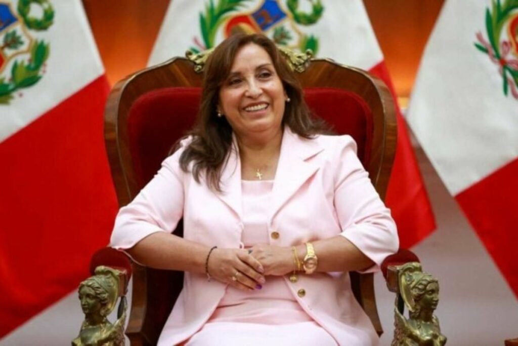 Dina Boluarte genera polémica en Perú por el uso de relojes lujosos.