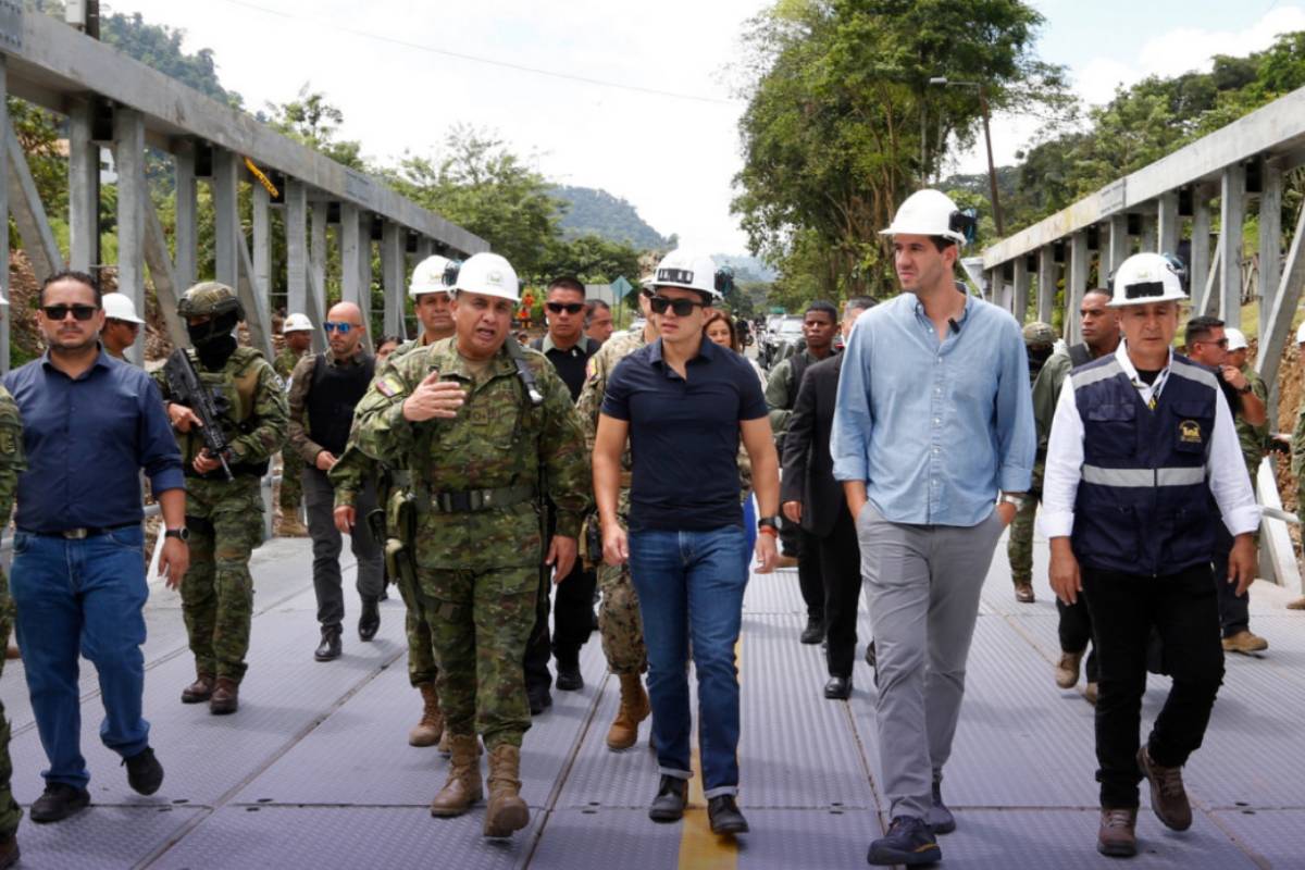 Daniel Noboa inauguró el puente sobre el río Lelia, en Santo Domingo de los Tsáchilas, el 29 de abril de 2024. Foto: Presidencia.