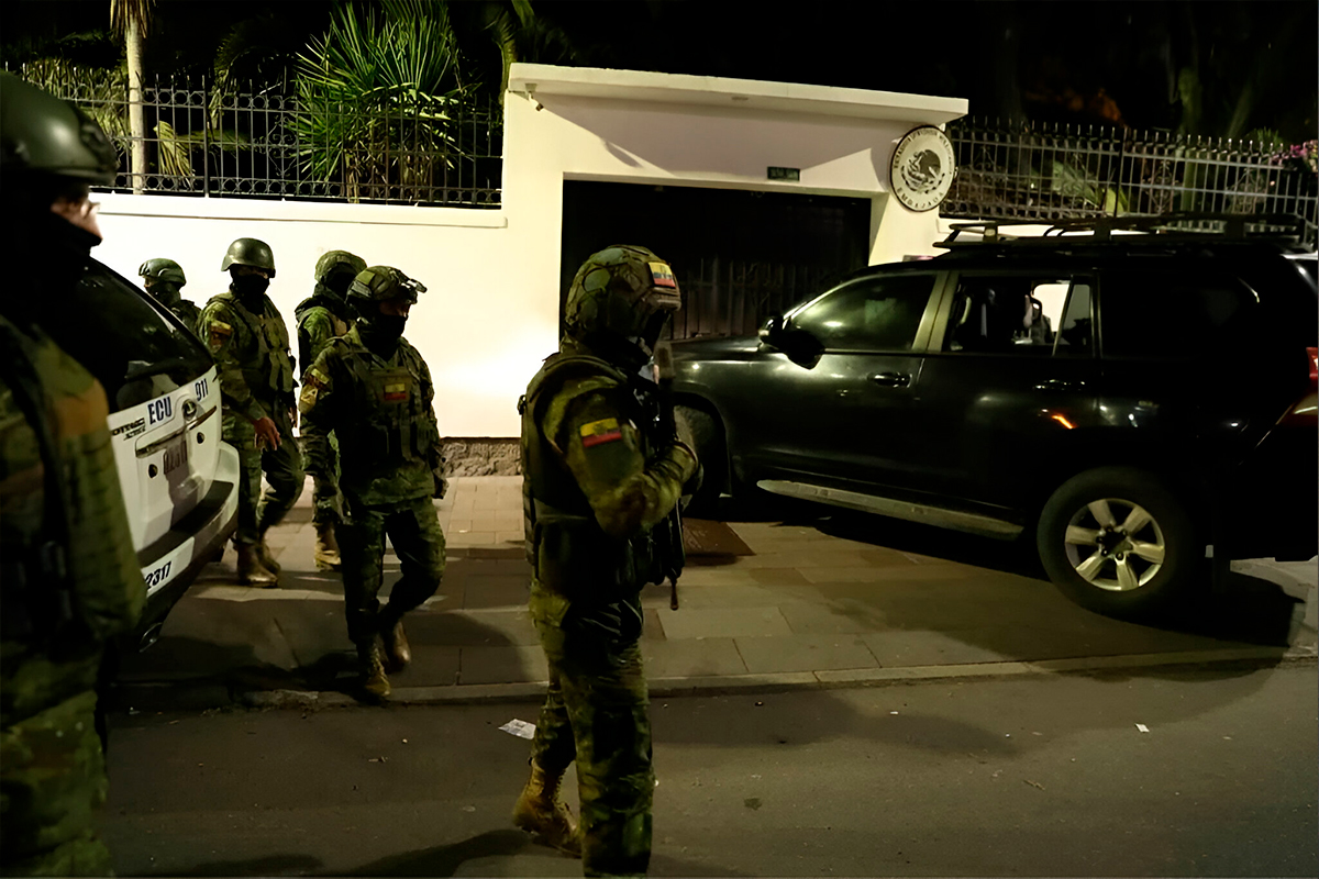Policía Nacional ingresó a la Embajada de México en Quito el pasado 5 de abril. Foto: EFE
