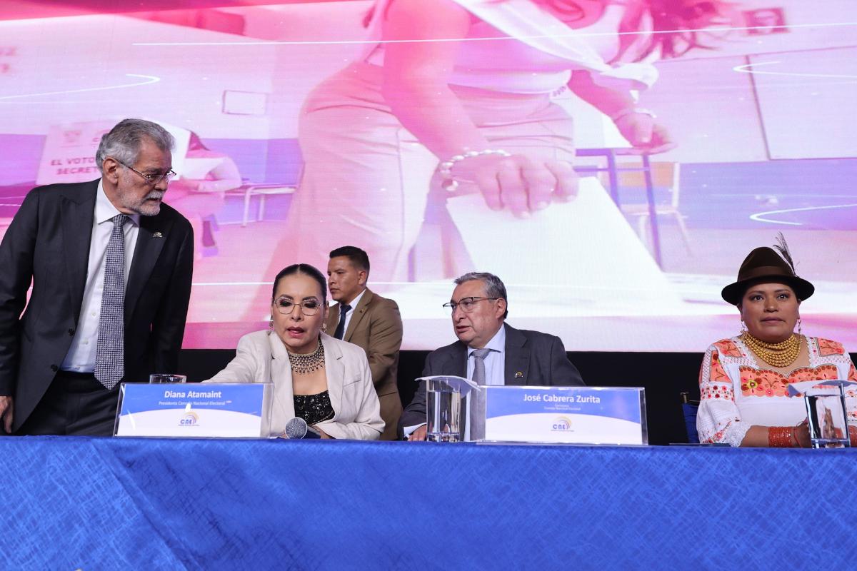 Autoridades del CNE durante la jornada electoral del 21 de abril de 2024. Foto: Diego Pallero/ EL COMERCIO