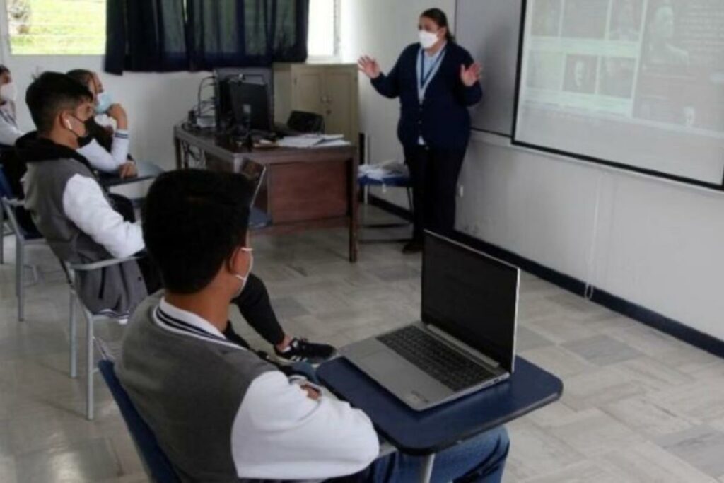 La modificación en los horarios de clases se relaciona a la emergencia energética que vive el Ecuador. Foto: Archivo/ EL COMERCIO