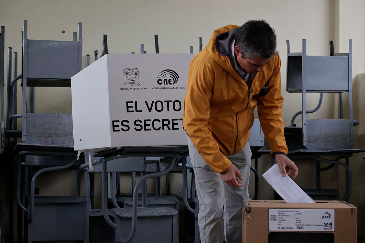 Ecuatorianos en el exterior también votaron en las consulta popular y referéndum. Foto: Diego Pallero / EL COMERCIO