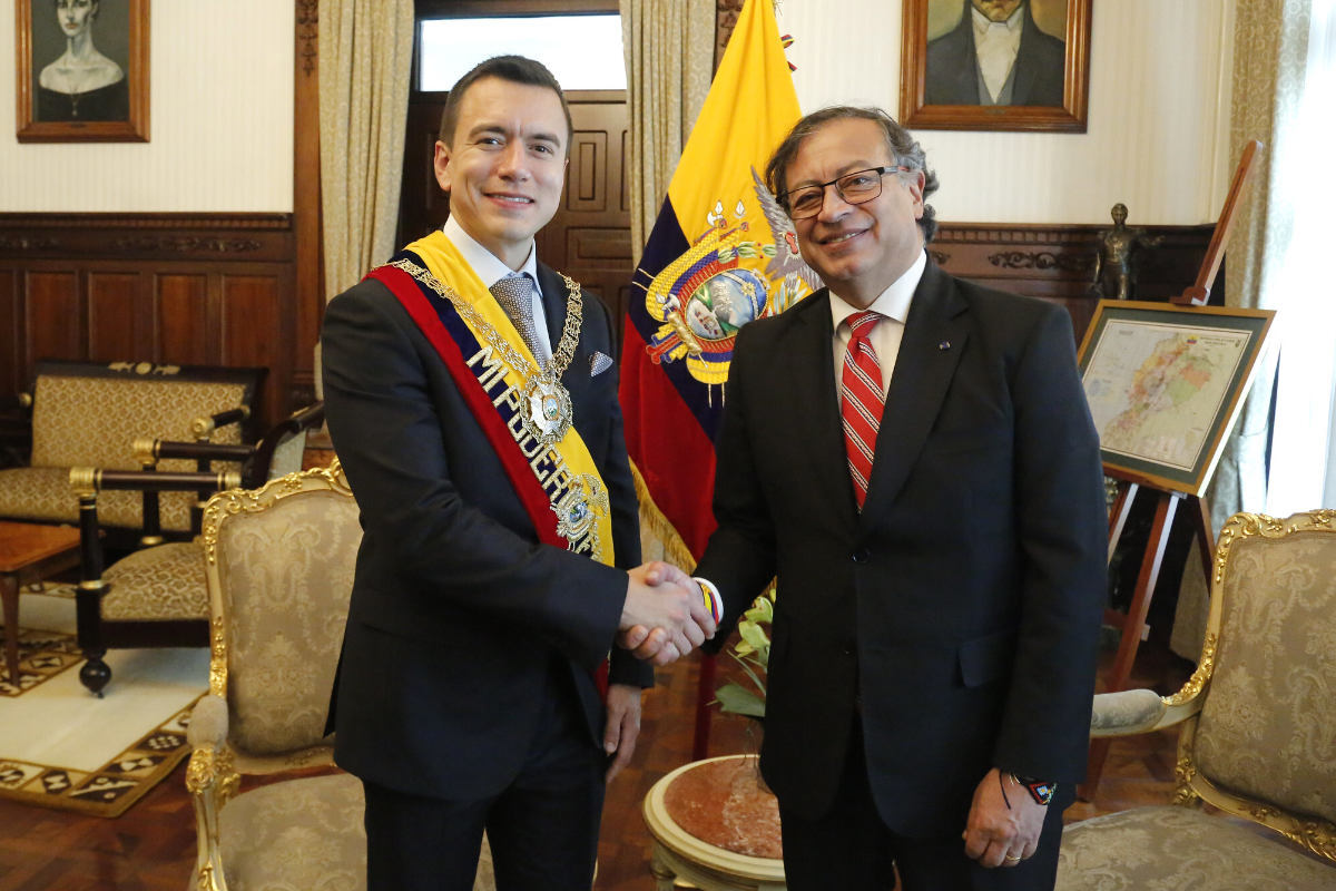 El presidente de Colombia, Gustavo Petro y el presidente de Ecuador, Daniel Noboa, en el Palacio de Carondelet.