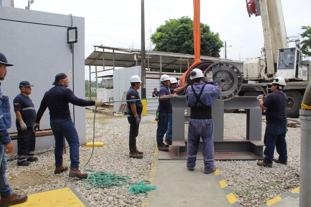 en el mantenimiento de 15 unidades de generación térmica. Foto: cortesía Corporación Eléctrica Ecuador