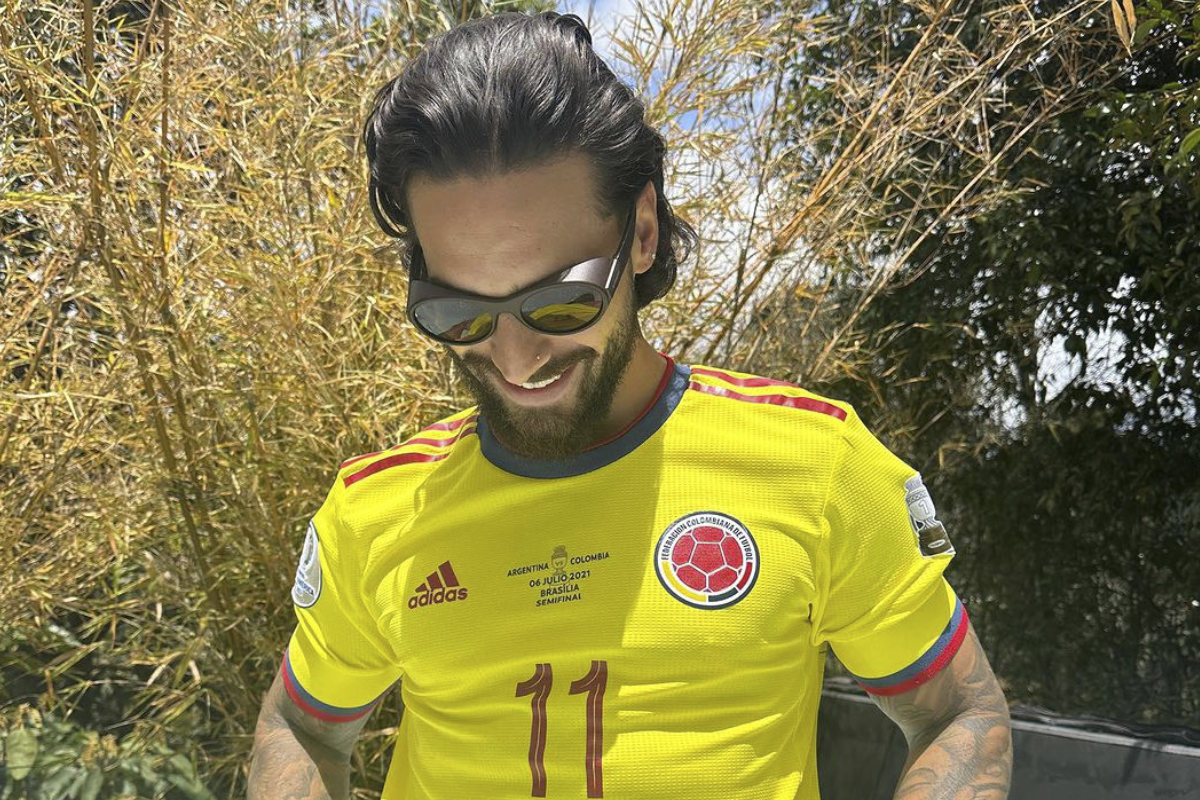 Maluma con la camiseta de la selección de Colombia.