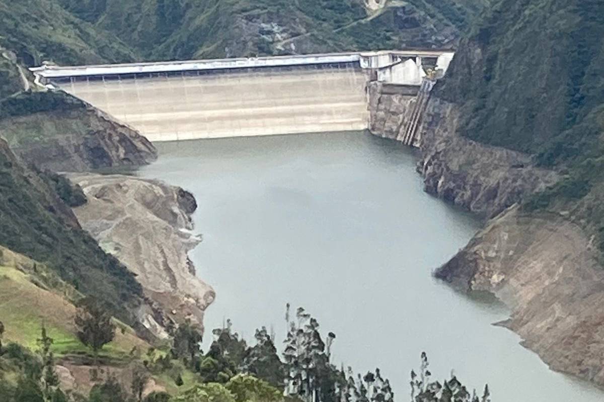 Lluvias siguen incrementando el nivel de agua de la represa de Mazar, en Azuay. Foto: Cortesía Christian Sánchez Mendieta