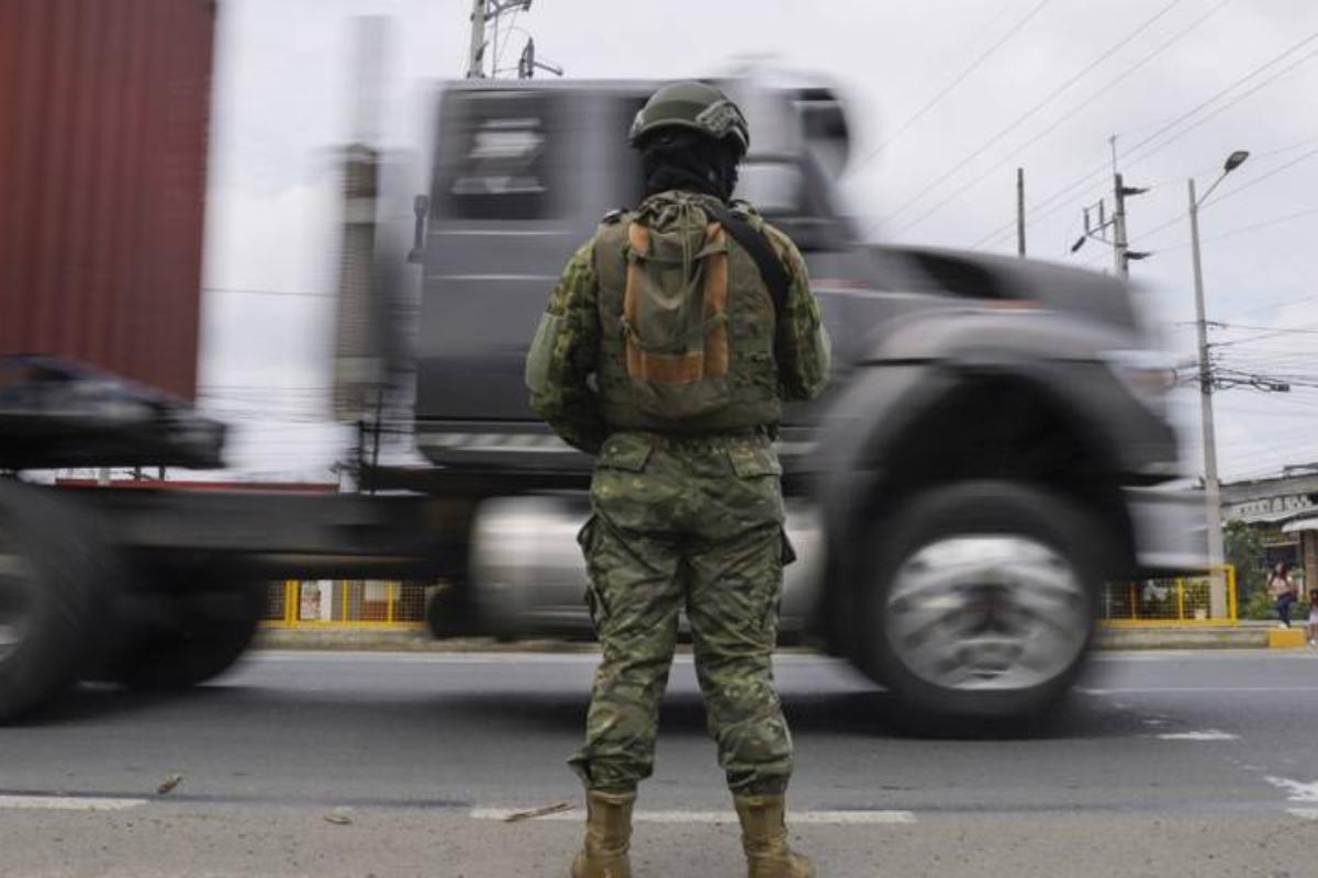 Los militares fueron trasladados hacia un hospital de Lima. Foto: EFE