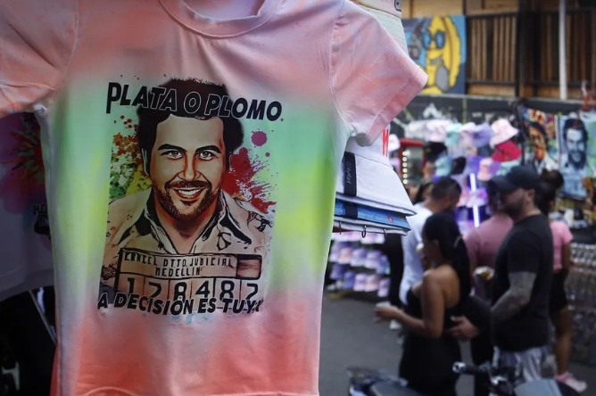 Imagen de Pablo Escobar en una camiseta. Foto: Luis Eduardo Noriega/EFE