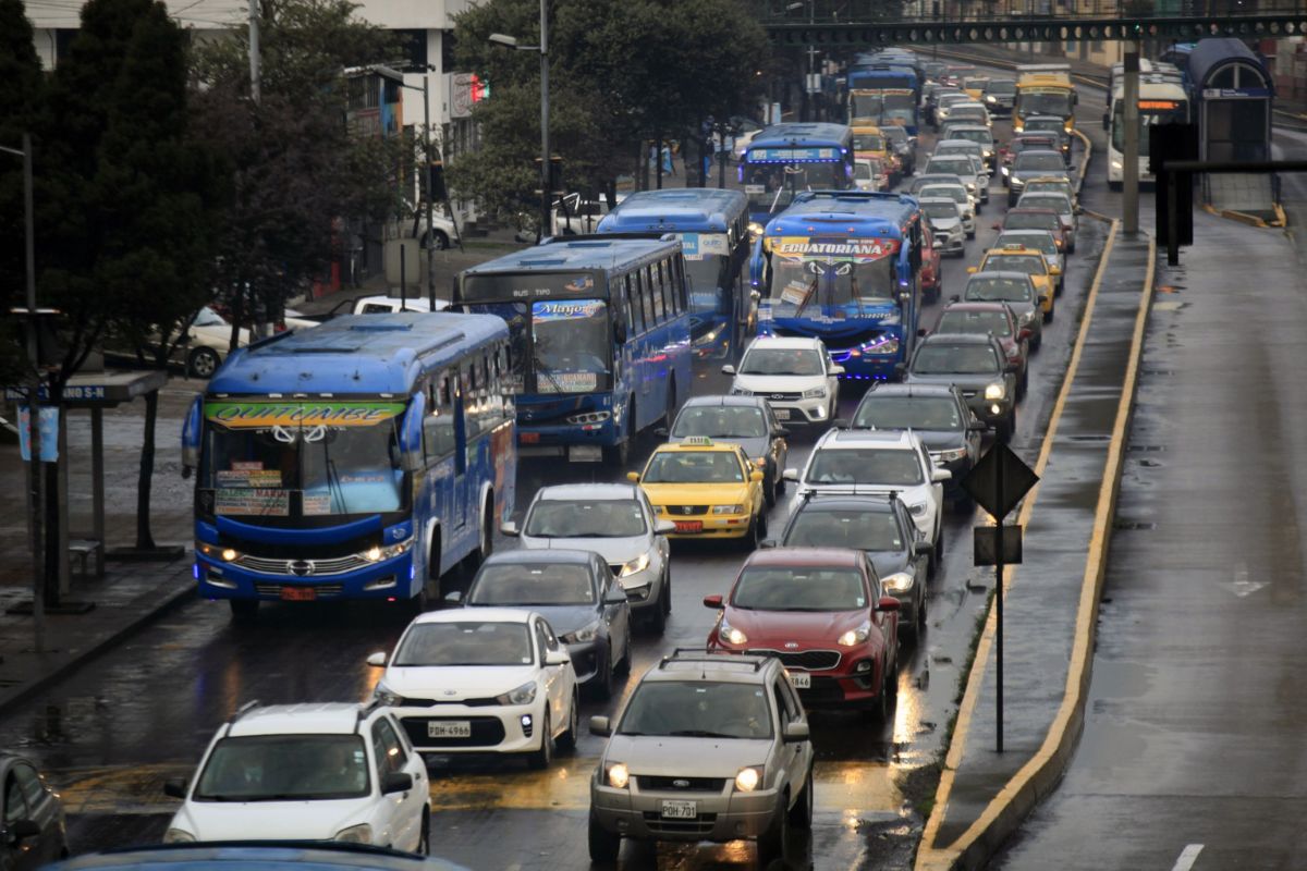 El pesado tránsito en la ciudad obliga a tomar medidas como el Pico y placa. Foto: Archivo/EL COMERCIO