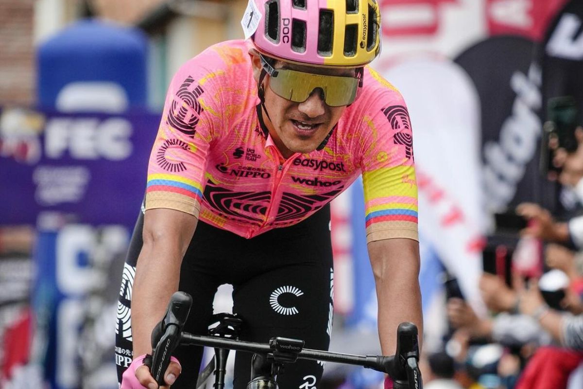 Richard Carapaz, ciclista ecuatoriano del EF Education-EasyPost, compite en el Tour de Romandía, en Suiza. Foto: @richardcarapaz
