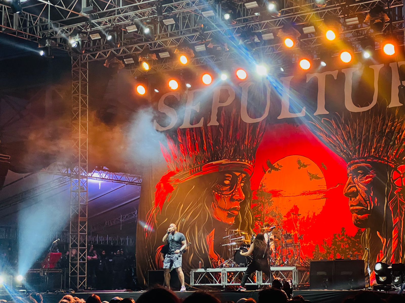 Derrick Green, vocalista de Sepultura, llenó de energía al público. Foto: Facebook