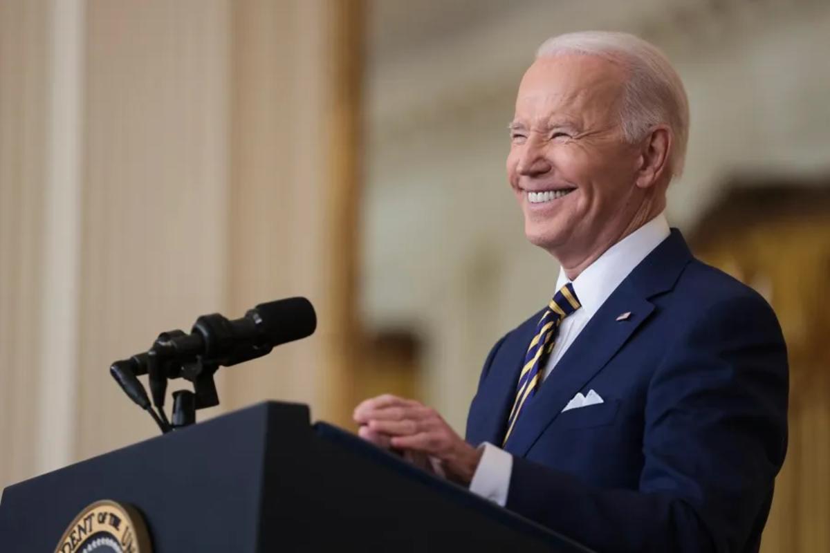 El presidente de Estados Unidos, Joe Biden, firmó la ley que pone en jaque a TikTok. Foto: EFE