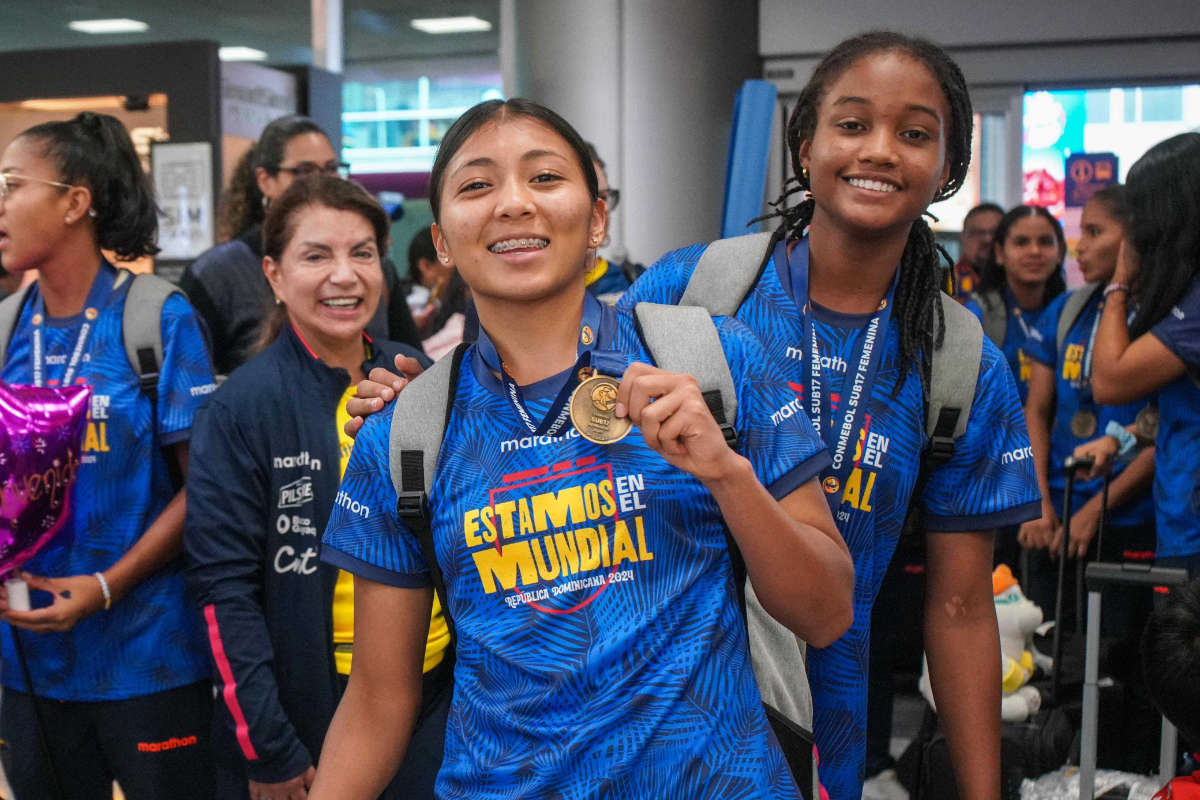 Jugadoras de la Selección de Ecuador Femenina Sub-17 en su arribo al país tras obtener la clasificación al Mundial.