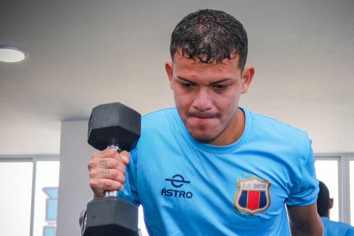 Un jugador del Deportivo Quito durante un entrenamiento. Foto: @SDQuito_Oficial