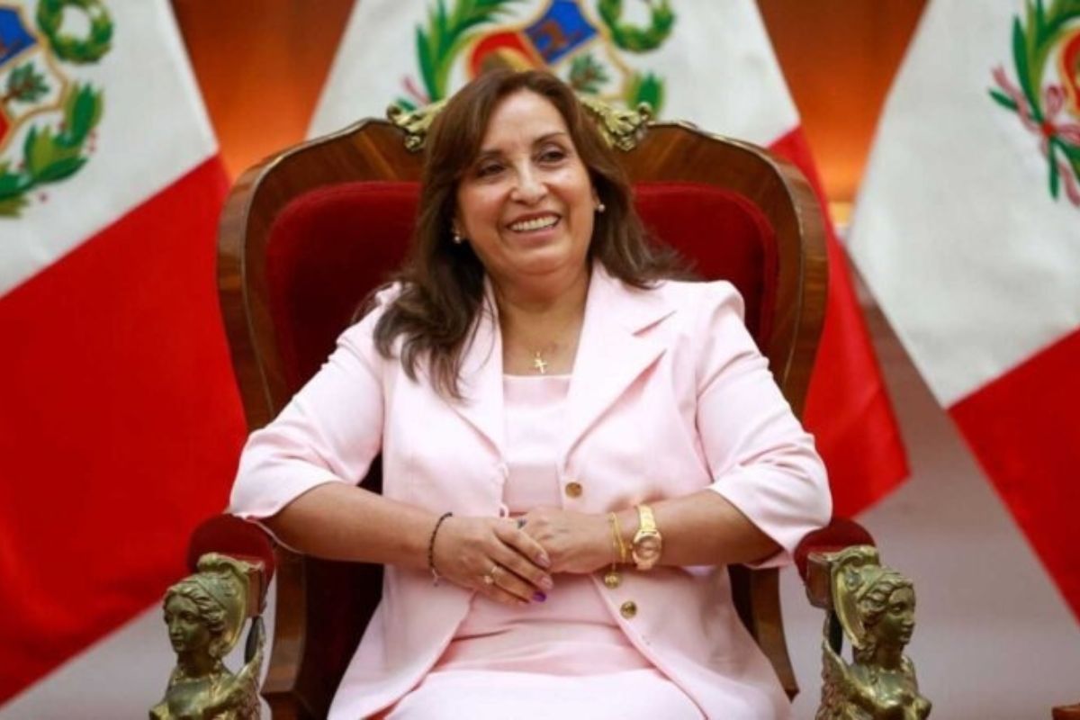 Dina Boluarte, presidente de Perú, se mantiene en silencio frente a las acusaciones en contra de su hermano.