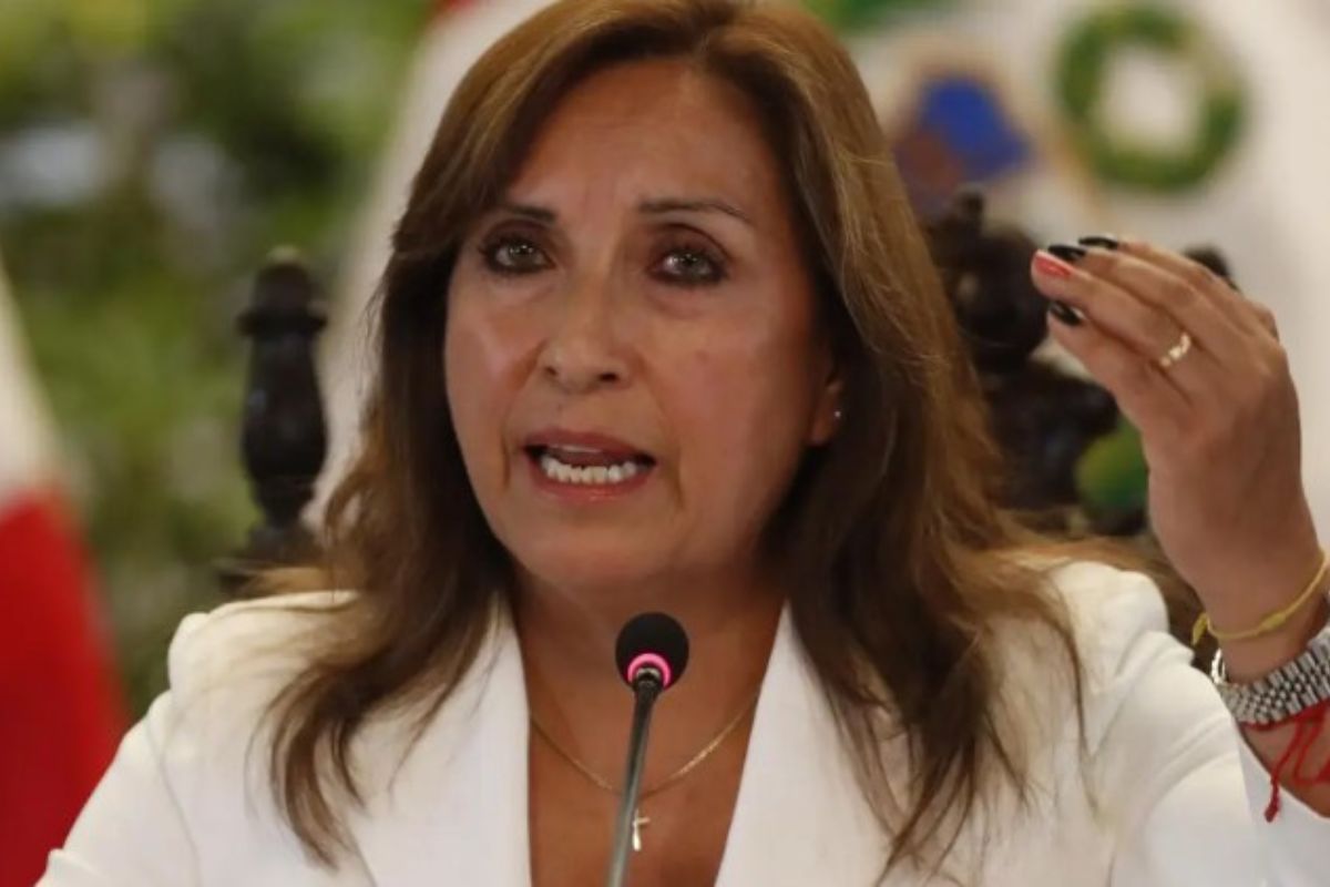 Dina Boluarte, presidenta de Perú, durante uno de sus discursos.
