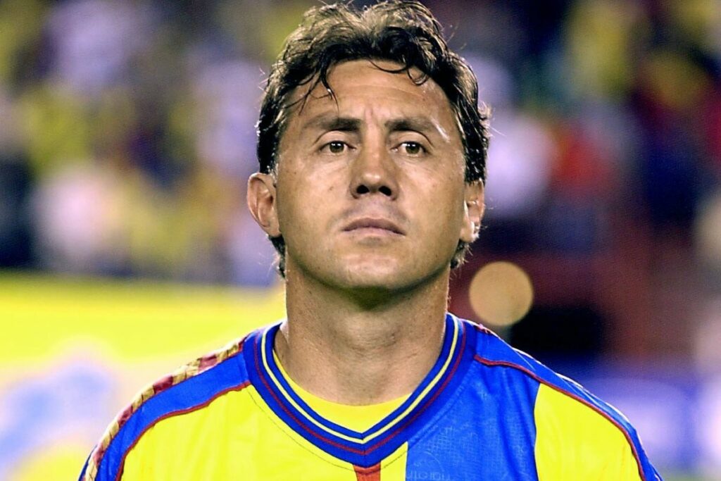 Álex Aguinaga es considerado uno de los mejores futbolistas ecuatorianos de la historia.