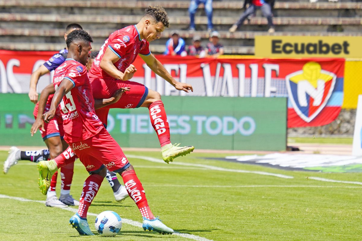 Byron Palacios y Jorge Ordóñez desaprovecharon un rebote en un penal en el partido entre El Nacional e Independiente del Valle por la Liga Pro 2024.