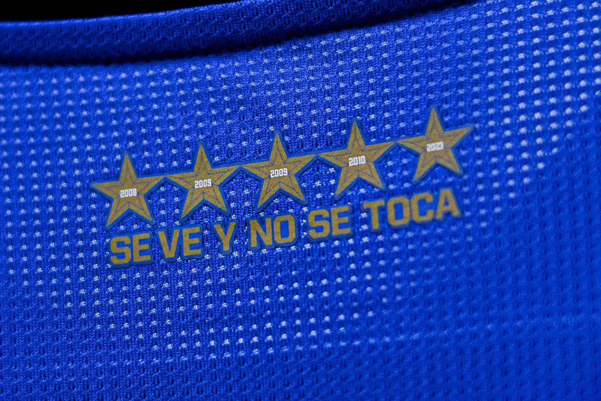 Camiseta conmemorativa de Liga de Quito para la temporada 2024.